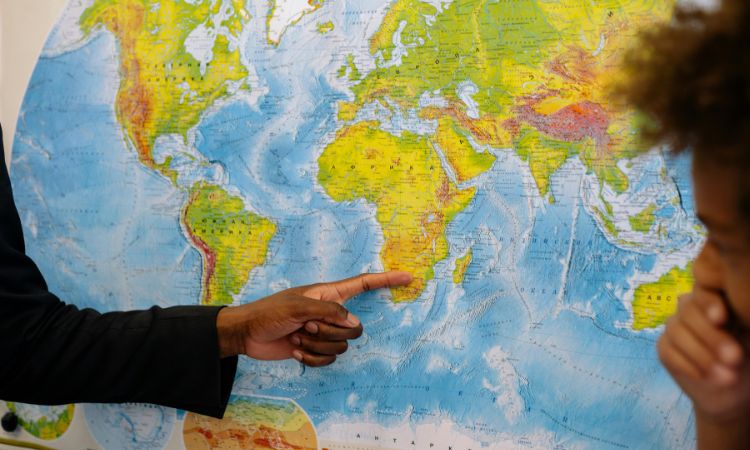 Conoce al analista geopolítico internacional y sus funciones