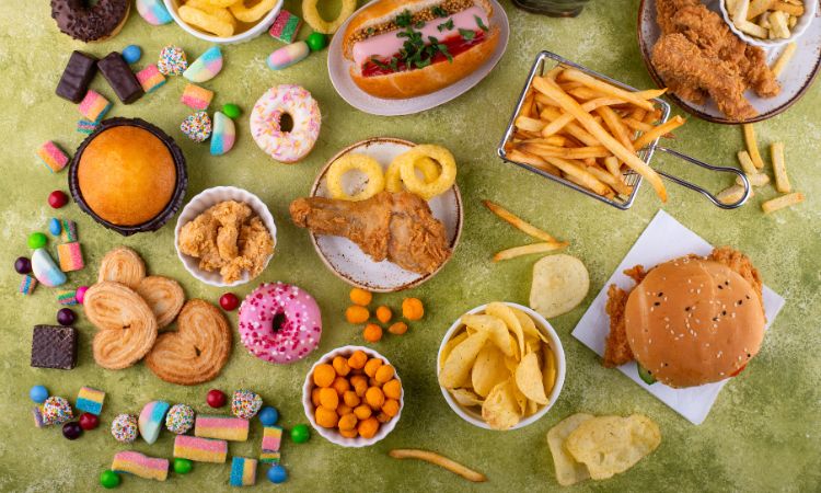 Qué entendemos por comida chatarra y qué peligros entraña comerla