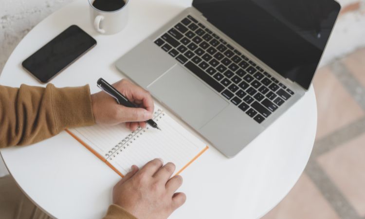 Cómo empezar a escribir narrativa con esta guía práctica