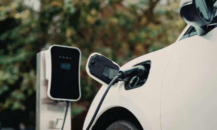 Descubre cuánto cuesta mantener un coche eléctrico un año en Latinoamérica.