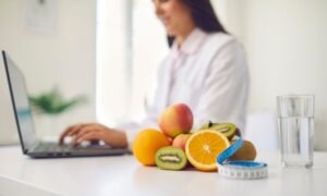 Descubre por qué estudiar nutrición y dietética online